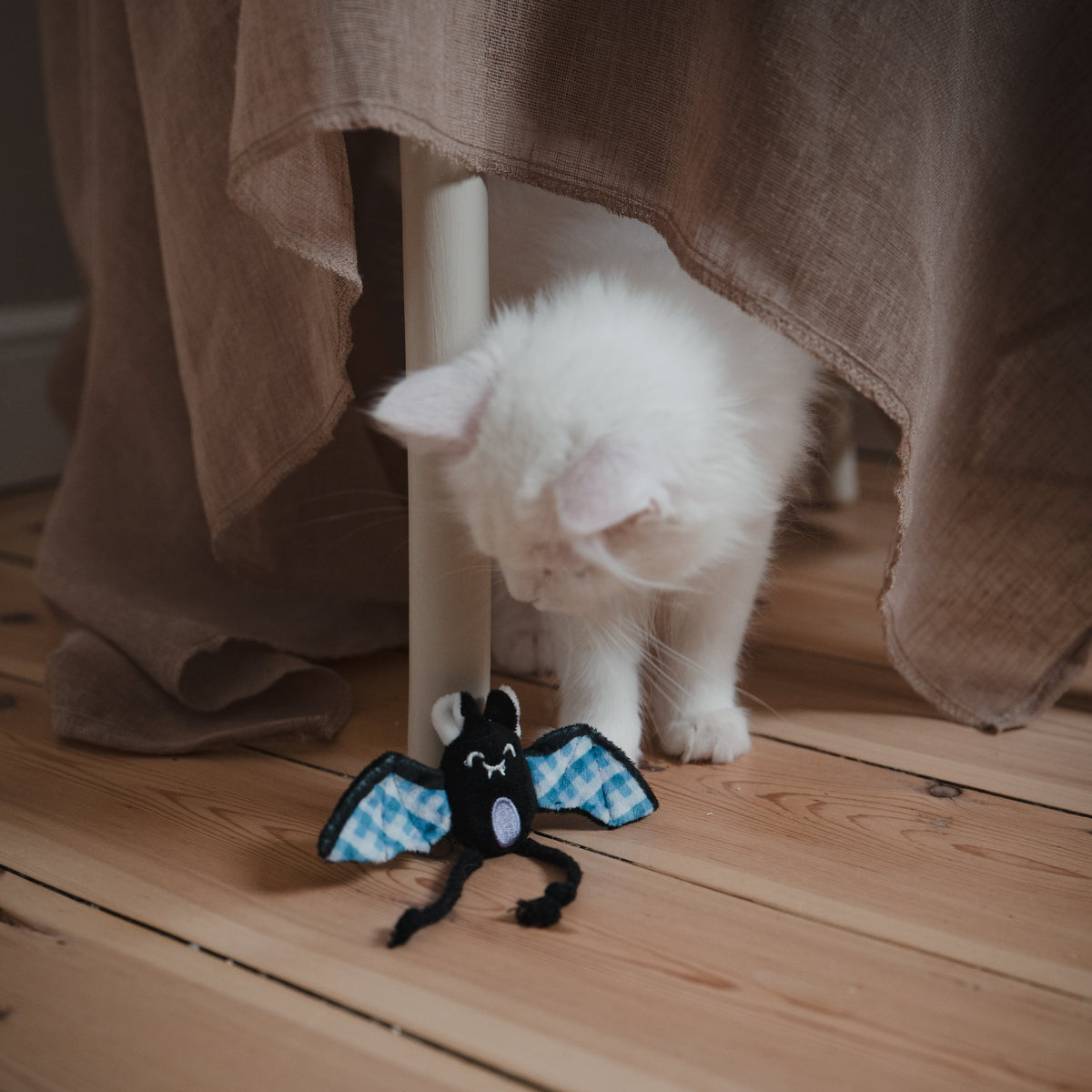 Brinquedo para Gato Halloween com Morcego Eletrónico Little & Bigger